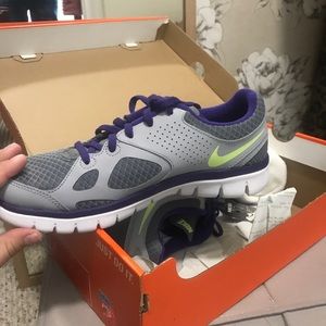 NWT Nike flex running sneakers